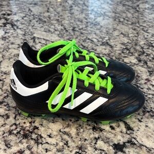 adidas Black & White Soccer Cleats with Neon Green Laces size 13.5 youth EUC